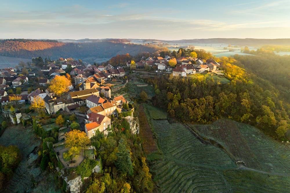 Visite guidée de Château-Chalon, village d'exception en Franche-Comté